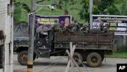 Philippine troopers go around town as fighting continues in Marawi city, southern Philippines, June 9, 2017. 