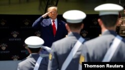 도널드 트럼프 대통령은 지난 13일 뉴욕주 웨스트포인트에 있는 미 육군사관학교 졸업식에서 연설을 했다.