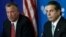 Walikota New York Bill de Blasio (kiri) dan Gubernur New York Andrew Cuomo memberikan keterangan pers soal perkembangan kasus ebola di rumahs sakit Bellevue (23/10).