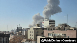 이란 수도 테헤란에서 미국의 공격으로 연기가 피어오르는 모습.