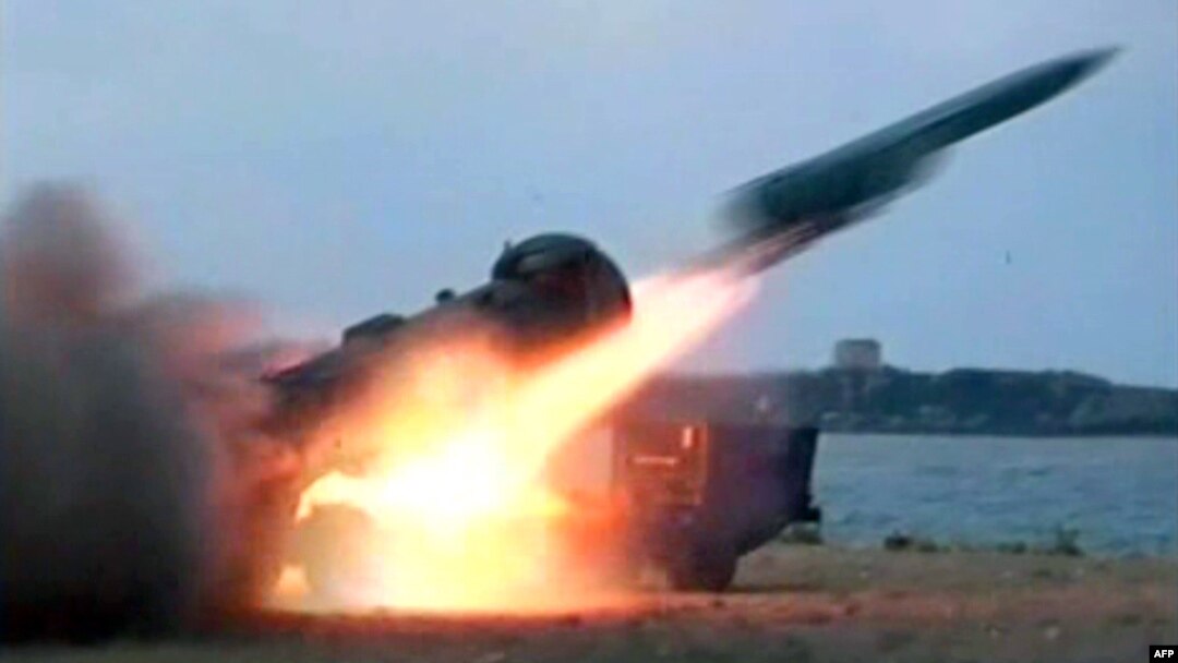 Tên lửa được bắn đi trong một cuộc diễn tập quân sự ở Syria, 7/7/2012