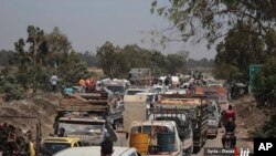 Penaberên Sûrî diçin Urdune (Arşîv)