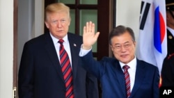 FILE - South Korean President Moon Jae-in waves as he is welcomed by U.S. President Donald Trump to the White House in Washington, May 22, 2018. South Korea said Friday that Moon will travel to the United States April 10-11 to meet with Trump for a summit