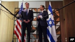 El secretario de Estado de Estados Unidos, Antony Blinken, a la izquierda, se reúne con el presidente de Israel, Isaac Herzog, en Tel Aviv, Israel, el 19 de agosto de 2024.