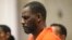 Foto Achiv: R. Kelly pandan yon odisyon nan tribinal Chicago, 17 Septanm, 2019.