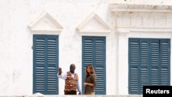 Ibu Negara AS, Melania Trump mengunjungi Kastil Cape Coast, Ghana, 3 Oktober 2018.