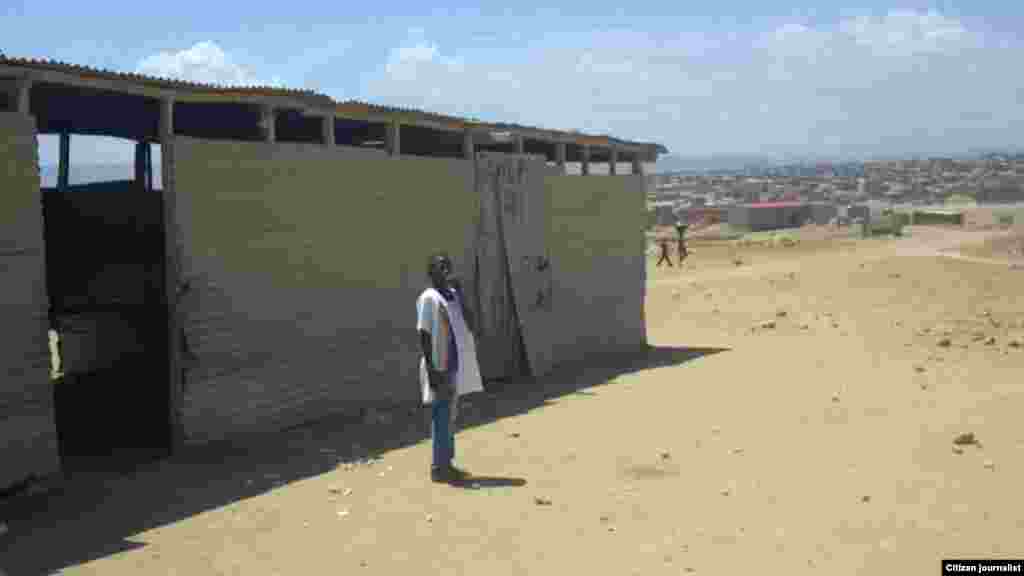 Salas da escola primária Viva a Paz. O olhar de um ouvinte da VOA pelo Ensino Primário, província de Benguela, Angola. Março 2014