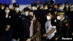 El presidente de El Salvador, Nayib Bukele, llega a una ceremonia de ascenso de policías a cabos en San Salvador, El Salvador, el 30 de septiembre de 2020. 