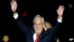 Chile's former President Sebastian Pinera waves to supporters as he celebrates winning the presidential election runoff in Santiago, Dec. 17, 2017. 