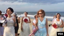 Fraidy Reiss, left, and backers of her “Unchained at Last” group celebrate passage of laws barring child marriage in Delaware and New Jersey. Assemblywoman Nancy Munoz, in the blue dress, sponsored the bill in New Jersey. (C. Presutti/VOA)