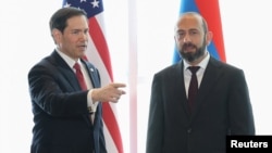 美国国务卿马尔科·卢比奥在亚美尼亚的埃里温会晤亚美尼亚外交部长阿拉拉特·米尔佐扬。（2026年5月26日）