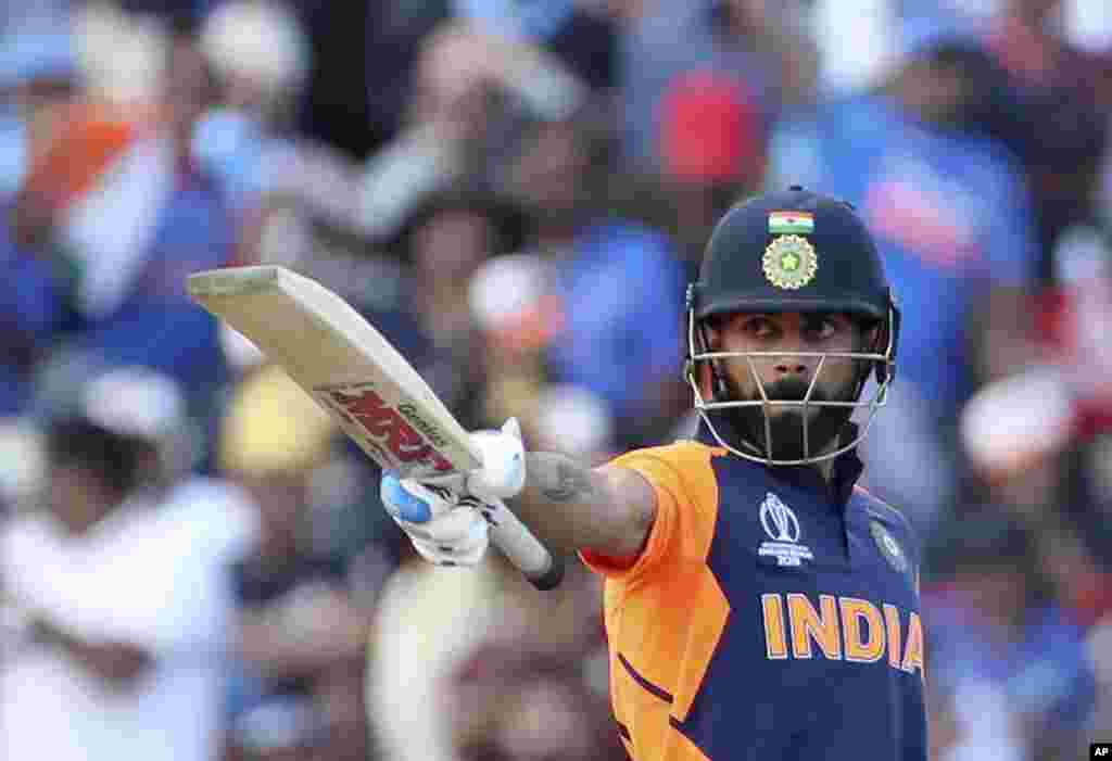 ویرات کوهلي د انګلنډ پر وړاندې لوبه کې د پنځوسیزې له وهلو وروسته