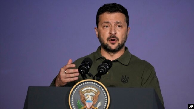Presidenti i Ukrainës Volodymyr Zelenskyy gjatë një konference për shtypin në kuadër të takimit të G7 në Savellletri, Itali, 13 qershor 2024