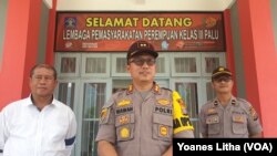 Kapolres Sigi AKBP Wawan Sumantri memberikan keterangan PERS seusai pelaksanaan olah tempat kejadian perkara di LAPAS Perempuan Kelas III Palu (30/9/2019) Foto : Yoanes Litha