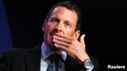 Lance Armstrong pordría tener que involucrar a su exesposa y a su abogado para cumplir el pedido de un juez.