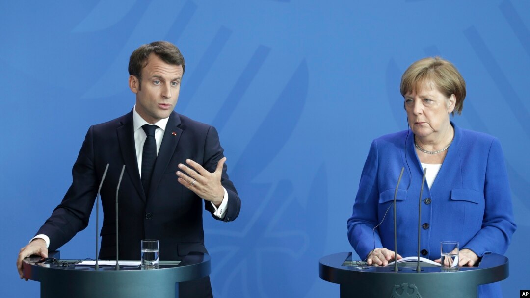 Francuski predsednik Emanuel Makron i nemačka kancelarka Angela Merkel na samitu u Berlinu