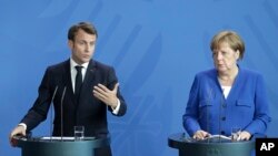 La chancelière allemande Angela Merkel et le président de la France, Emmanuel Macron, lors d’une conférence de presse à Berlin, le lundi 29 avril 2019. (Photo AP / Michael Sohn)