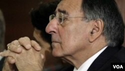 El secretario Panetta arribó este lunes a Colombia, donde inició su gira regional de una semana que también lo llevará a Chile y Brasil.