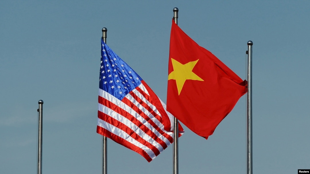 Hình quốc kỳ Việt Nam và Hoa Kỳ. Hình minh họa.