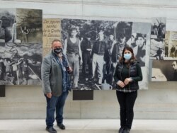 Lascaux sit alanının yöneticisi Franck Doucet, insanlığın 17 bin ila 20 bin yıl önce yoğun yaşadığı ve birbirinden değerli desenler bıraktığı orijinal Lascaux Mağarası'nın kapısını VOA Türkçe muhabiri Arzu Çakır'a özel olarak açtı.