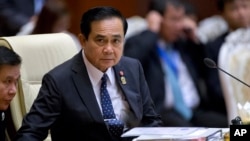 លោក​ឧត្តមសេនីយ៍​ Prayuth Chan-ocha ចូល​រួម​កិច្ច​ប្រជុំ​​អាស៊ាន​នៅ​ទី​រដ្ឋធានី​ណៃពិដោ​​ប្រទេស​មីយាន់ម៉ា កាល​ពី​ថ្ងៃ​ទី​១២ ខែ​វិច្ឆិកា ឆ្នាំ​២០១៤។