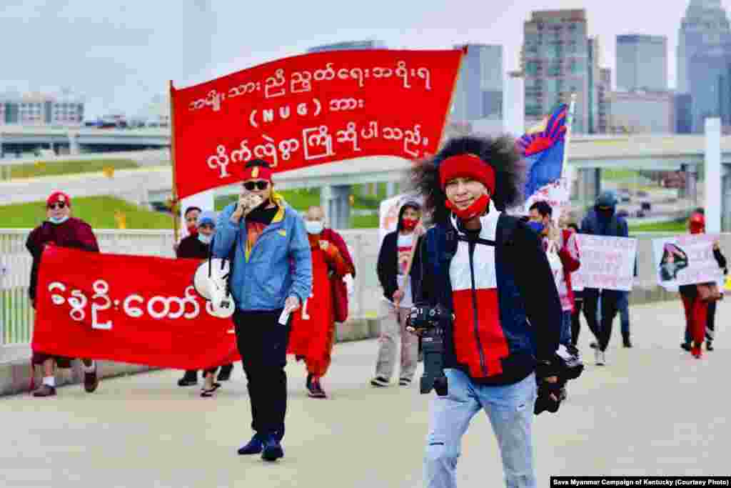 အမေရိကန်ပြည်ထောင်စု ကန်တပ်ကီပြည်နယ်က မြန်မာ့အရေးဆန္ဒပြပွဲ။ (ဧပြီ ၁၇၊ ၂၀၂၁။ ဓာတ်ပုံ - Save Myanmar Campaign of Kentucky)