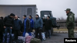 Prisoners of war (POWs) from the Ukrainian armed forces gather during the exchange of captives in Horlivka in Donetsk region, Ukraine December 27, 2017. REUTERS/Valentyn Ogirenko
