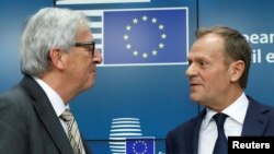European Commission President Jean Claude Juncker, left, and European Council President Donald Tusk take part in a news conference during an EU summit in Brussels, Belgium, March 9, 2017.