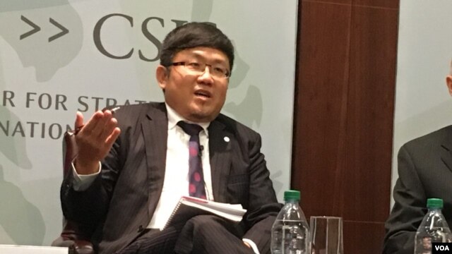 台灣遠景基金會董事劉世忠在華盛頓智庫戰略與國際研究中心針對川普主政後台海安全態勢的研討會中(Dan Blumenthal) 在華盛頓智庫戰略與國際研究中心針對川普主政後台海安全態勢的研討會中（2017年1月17日，美國之音鐘辰芳拍攝）