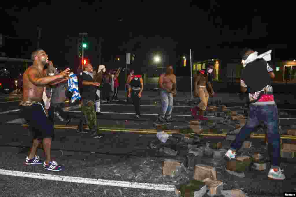 Protesters throw rocks and attempt to block the street, Ferguson, Missouri, Aug. 17, 2014.