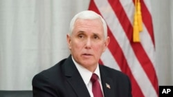 El vicepresidente Mike Pence durante una visita a la sede mundial de 3M en Maplewood, Minnesota, el jueves 5 de marzo de 2020.