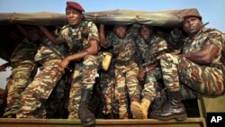 Des soldats camerounais intervenant en Centrafrique, près de Bangui, le 3 janvier 2013.