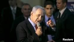 El primer ministro israrelí, Benjamin Netanyahu, hablando en un acto de campaña en Netanya, al norte de Tel Aviv.