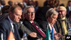 European Commission President Jean-Claude Juncker, center, and European Council President Donald Tusk, left, attend a meeting at an EU Africa summit in Abidjan, Ivory Coast, Nov. 29, 2017. 