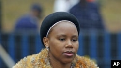 One of Swazi King Mswati's 13 wives arrives for the annual Reed Dance, at Ludzidzini in Swaziland, August 28, 2011.