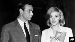 El actor británico Sean Connery y la actriz italiana Daniela Bianchi visitaron Esmbul el 25 de abril de 1963.