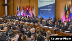 Ministros de Relaciones Exteriores de 100 países se reunieron el martes 16 de julio de 2019 a sobrevivientes de masacres en iglesias, mezquitas y sinagogas para pedir tolerancia y respeto por la libertad religiosa y el pluralismo religioso en todo el mundo.