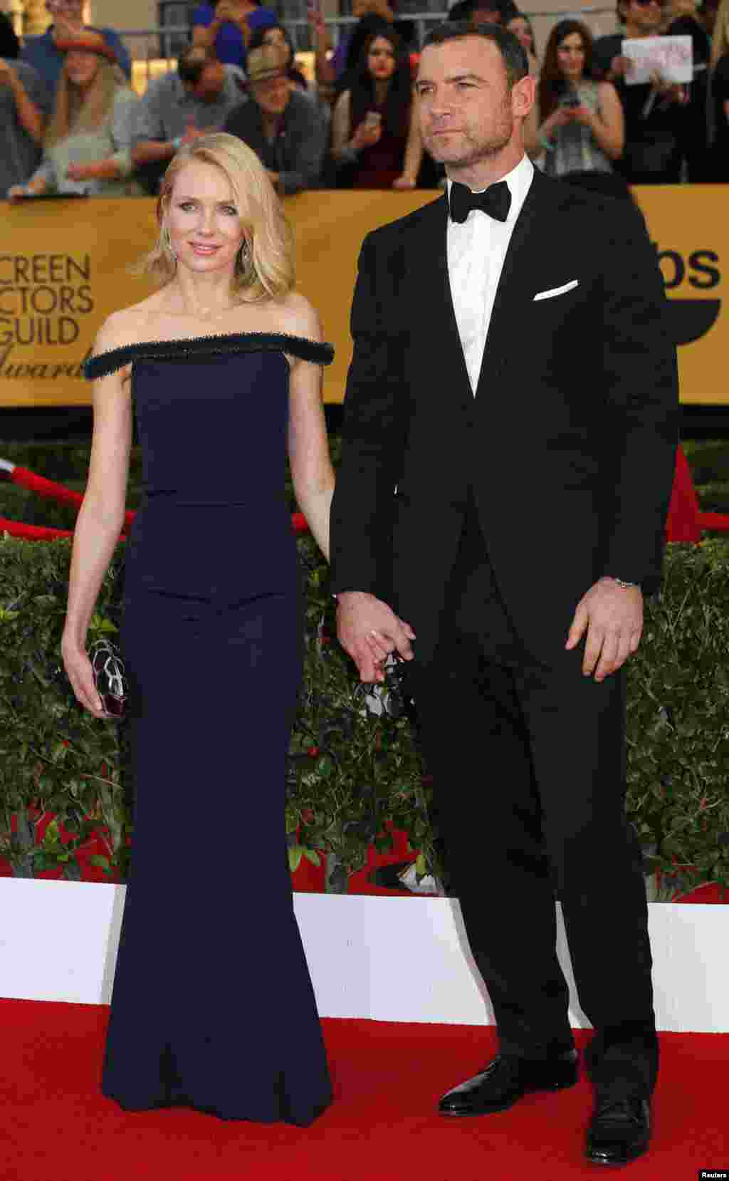 Actriz Naomi Watts do filme "Birdman," e o marido, também actor, Liev Schreiber da série "Ray Donovan," na 21ª cerimónia anual do Screen Actors Guild Awards, Los Angeles, Califórnia Jan 25, 2015. 