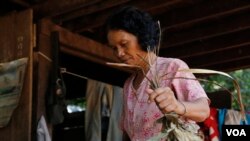 A former Khmer Rouge cadre, Bou Khorn, 61,​ lives in Kandal Krom village of Anlong Veng, Oddar Meanchey province, Cambodia, Friday April 28, 2017. (Sun Narin/VOA Khmer)