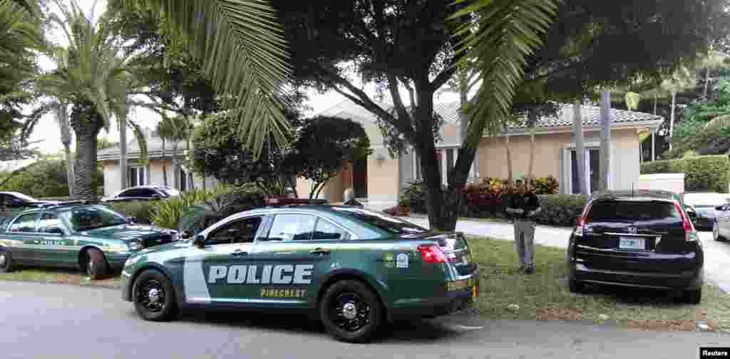 Police cars are seen in front of the family home of U.S. journalist Steven Sotloff in Pinecrest, Florida, Sept. 2, 2014.