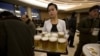 Para Pekerja Korea Utara Gemar Minum Bir