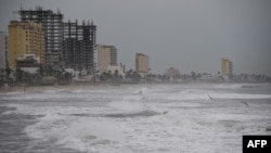 El Centro Nacional de Huracanes (CNH) de EE.UU. dijo en un reporte que el ciclón podría ser "extremadamente peligroso cuando llegue a la costa de México" la tarde o noche de este martes.