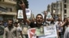 敘利亞抗議者與安全部隊對峙