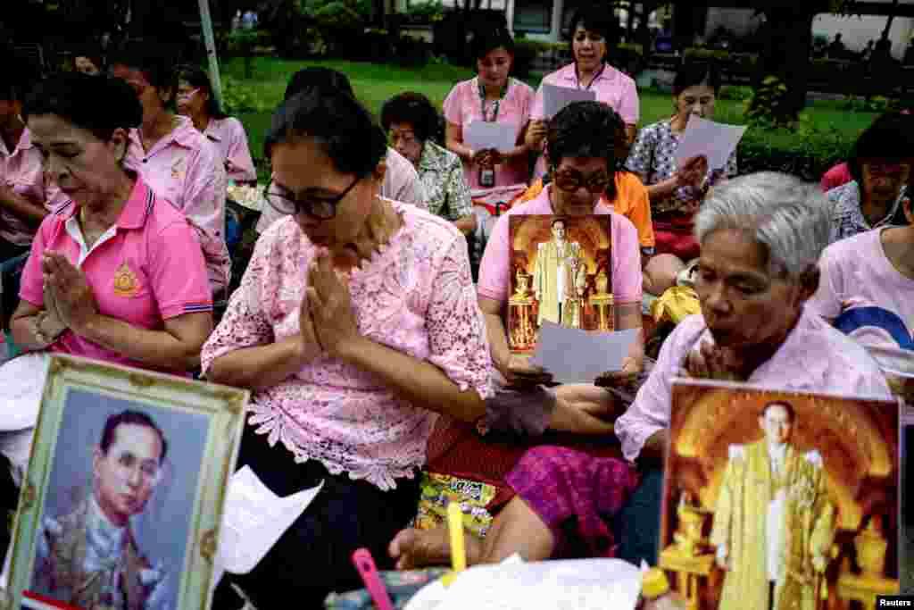 Well-wishers pray for King Bhumibol Adulyadej at the Siriraj hospital in Bangkok, where he is hospitalized, Oct. 12, 2016.