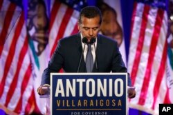 El candidato a gobernador de California y exalcalde de Los Ángeles Antonio Villaraigosa, hablando en la noche de la elección primaria en Los Ángeles el martes, 5 de junio de 2018.