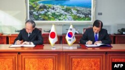 지난 2016년 11월 한국 국방부에서 한민구 한국 국방장관과 나가미네 야스마사 주한일본대사가 한일군사정보보호협정에 서명했다.