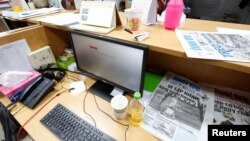 A computer screen shows the banned online edition of Tuoi Tre newspaper at the newspaper's office in Hanoi, Vietnam, July 17, 2018.
