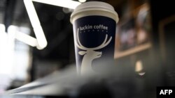 Segelas kopi di gerai Luckin Coffee, 14 Januari 2019. 