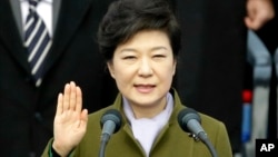 တောင်ကိုရီးယားရဲ့ ပထမဆုံး အမျိုးသမီး သမ္မတ ကျမ်းသစ္စာကျိန်ဆို