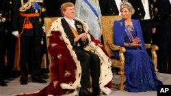 Король Нидерландов Виллем-Александр и его супруга Максима. Амстердам. 30 апреля 2013 г.